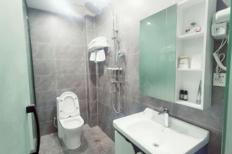 Bathroom 4, Lujiang Business and Trade City Hotel, Qiandongnan Miao and Dong