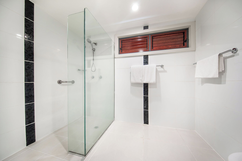 Bathroom 5, Tanoa Tusitala Hotel, Vaimauga West