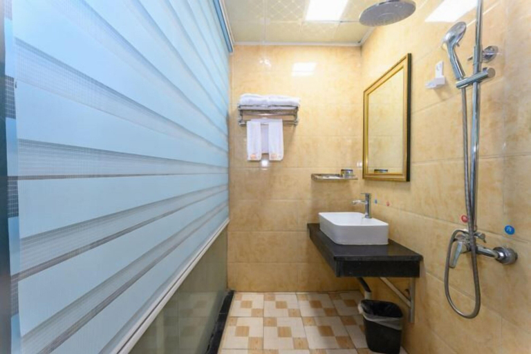 Bathroom 3, Yuzhong Baguo Hotel, Nanchong