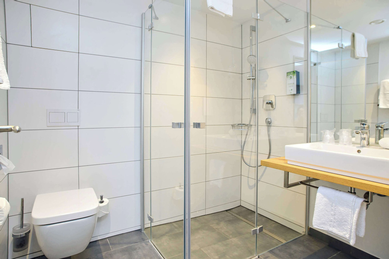 Bathroom 14