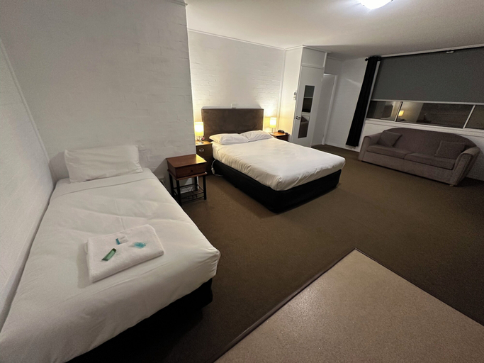 Bedroom 2, Wedderburn Goldseeker Motel, Loddon - South