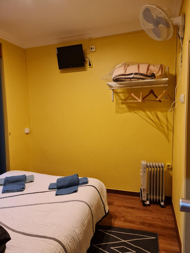 Bedroom 2, Pensao Residencial Flor dos Cavaleiros, Lisbon