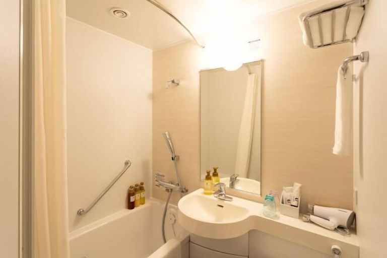 Bathroom 13