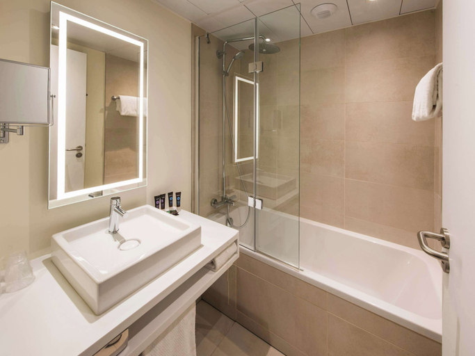 Bathroom 12