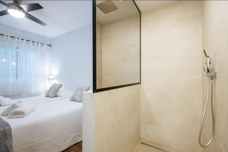 4, DreamsApt Sagasta, Sevilla