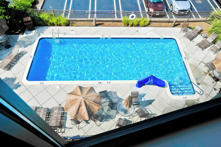 Sport & Beauty 2, Hampton Inn Harrisburg-East (Hershey Area), Dauphin