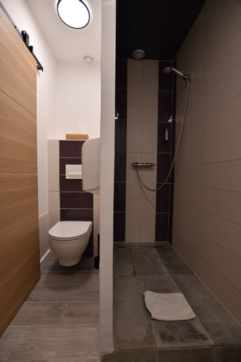 Bathroom 9