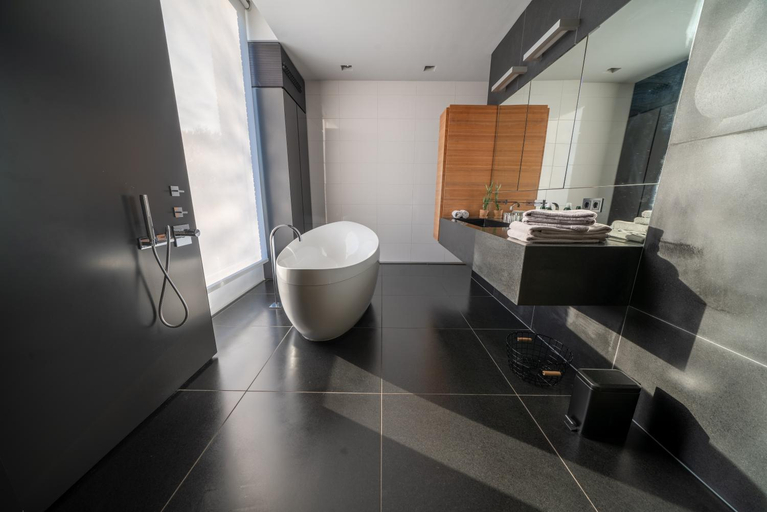 Others 2, Bed & Wellness Boxtel, luxe kamer met airco en eigen badkamer, ligbad, Boxtel