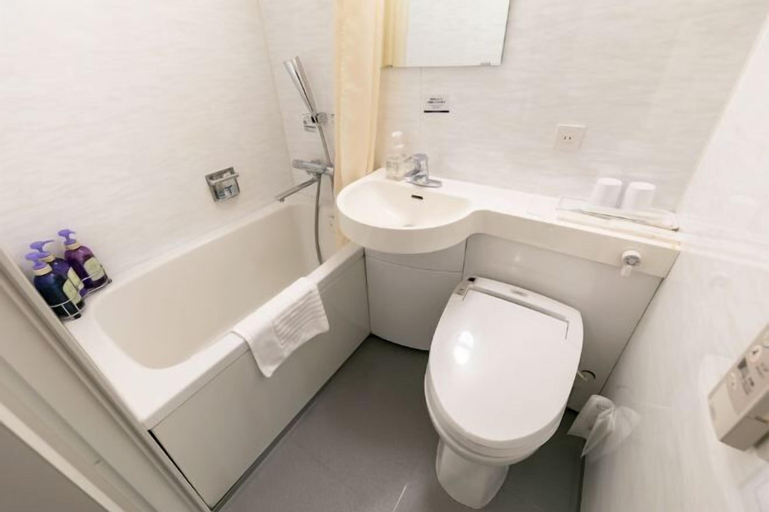 Bathroom 12