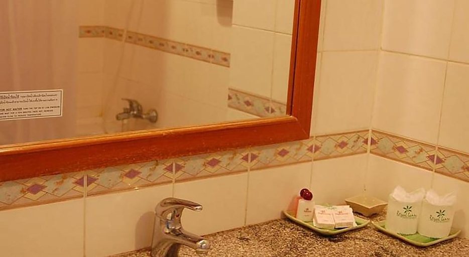 Bathroom 5, Royal Lanna Hotel, Muang Chiang Mai