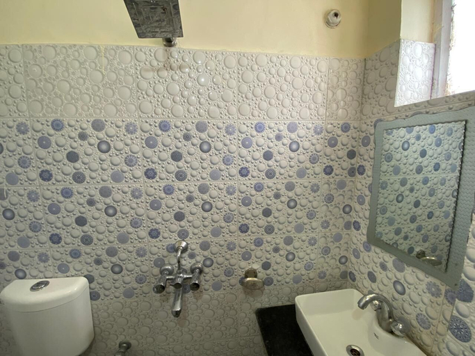 Bathroom 4, Hotel Aashirwad, Reasi