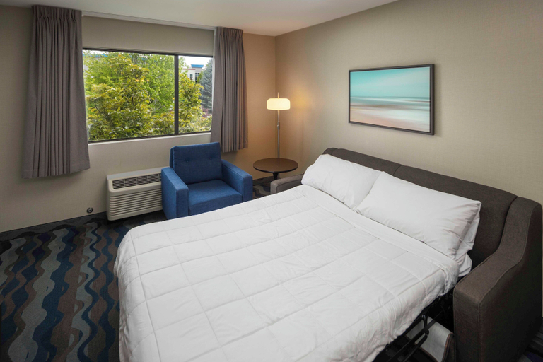 Bedroom 3, Accent Inns Vancouver Airport, Greater Vancouver