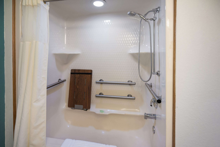 Bathroom 4, Sleep Inn & Suites Port Clinton, Ottawa