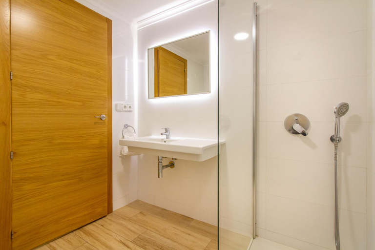 Bathroom 4, Apartamentos Michel Angelo Benidorm, Alicante