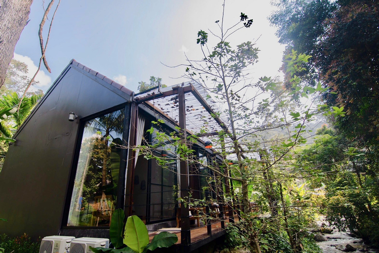 Exterior 14