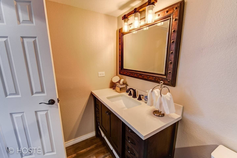 Bathroom, 3BR Manitou Springs2min to Restaurants W/hot Tub!, El Paso