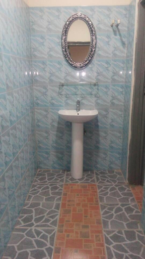 Bathroom 3, Elizz guest house, Accra