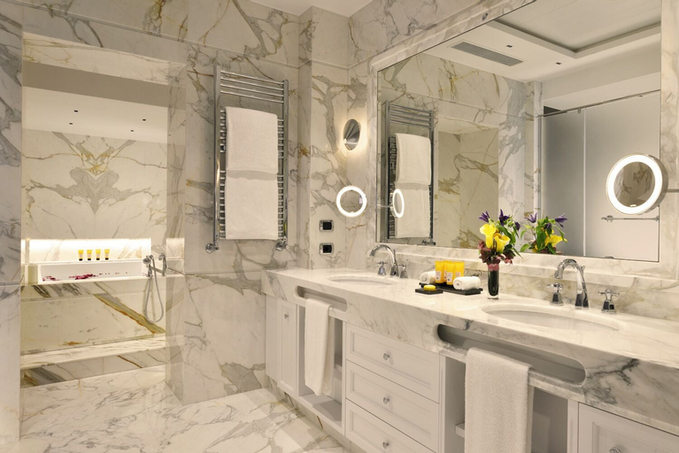 Bathroom 16