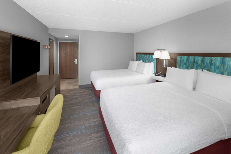 Bedroom 4, Hampton Inn Cleveland-Downtown, Cuyahoga