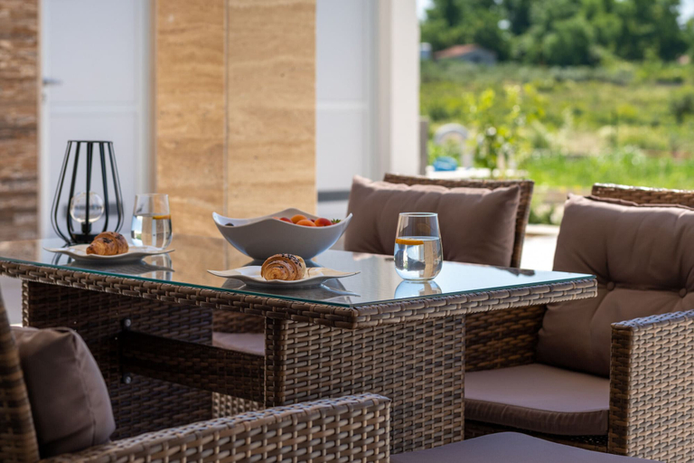 Food & Drinks, Villa Kate, Nin