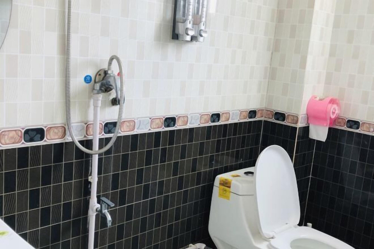 Bathroom 3, Left-hand hostel in Xichong,shenzhen, Shenzhen