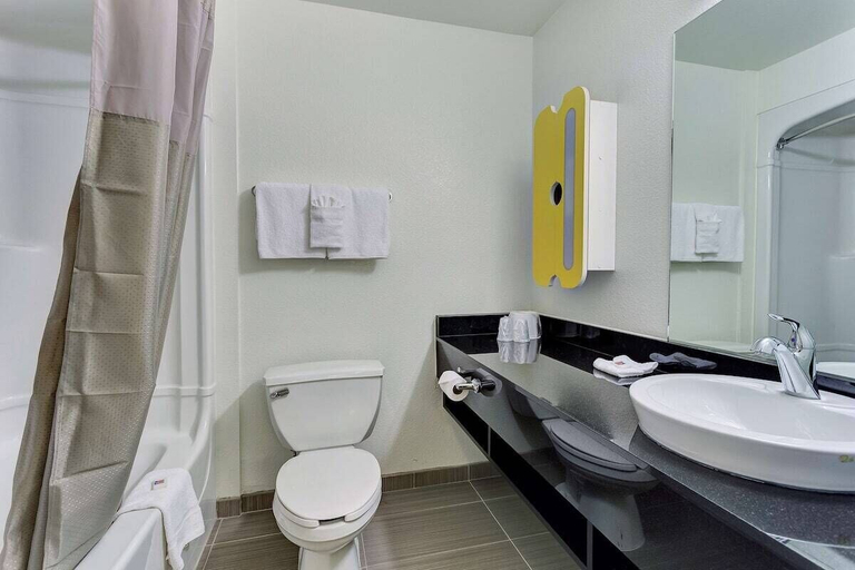 Bathroom 5, Studio 6 Belmont, CA – San Francisco - Redwood, San Mateo