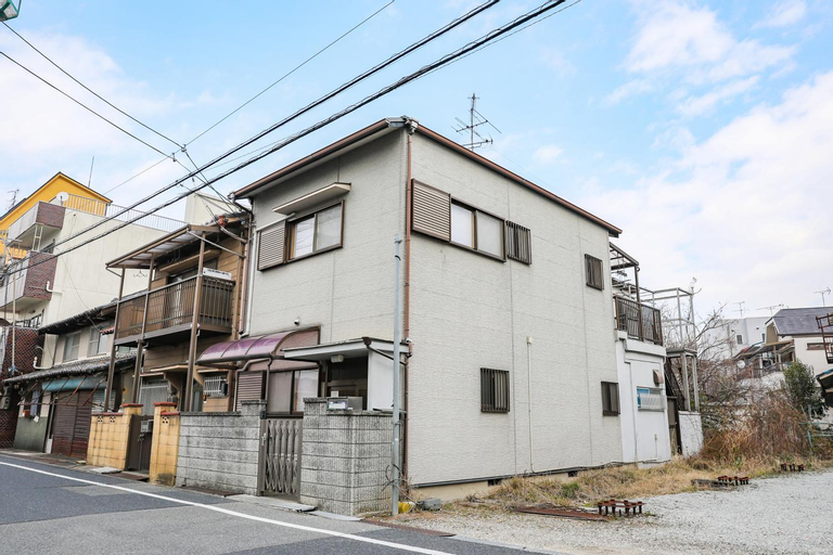 HAT Koizumi, near from JR Koizumi station 大和小泉駅徒歩2分の貸切一軒家, Yamatokōriyama