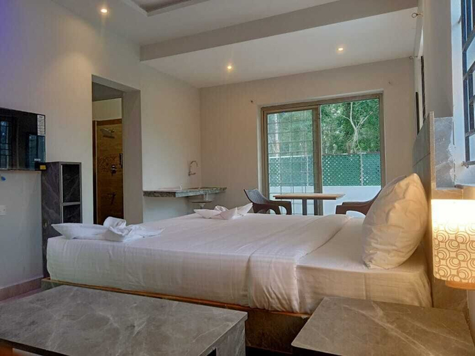 Bedroom 5, Hotel Peppers, Salem
