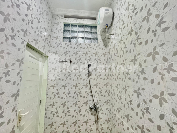 Bathroom 26