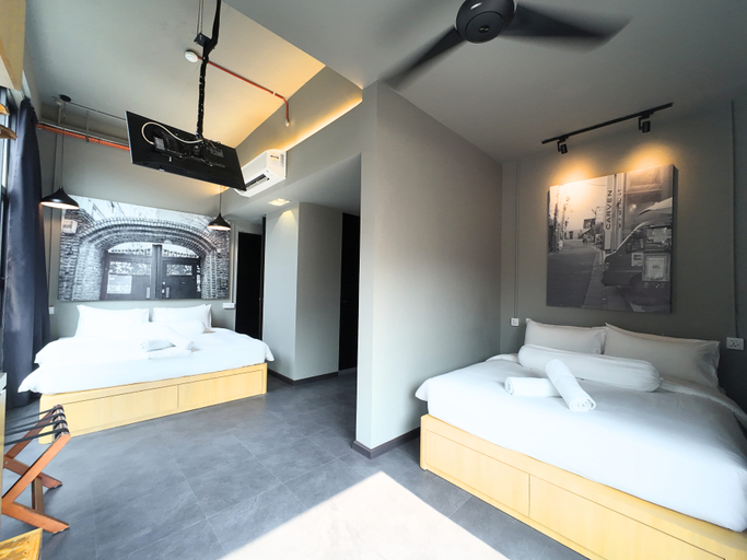 Rucksack Inn Premium Melaka Room Type - Family Suite (King + Queen Bed)