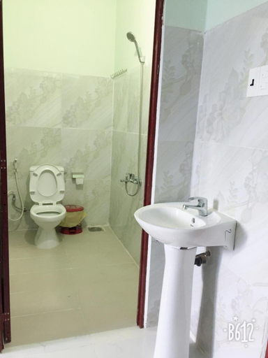 Bathroom 5, Khach san Ngoc Quynh, La Gi