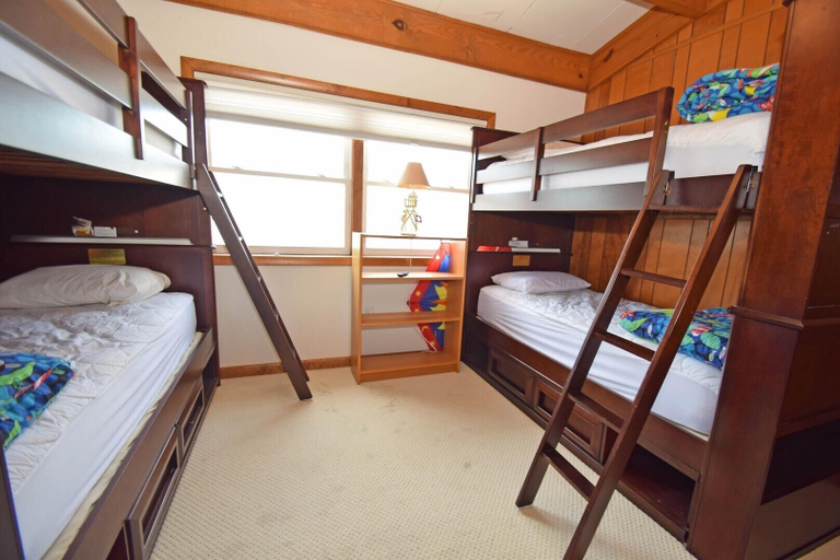 Room 4, Sea Edge 3 3 Bedroom Townhouse by RedAwning, Worcester