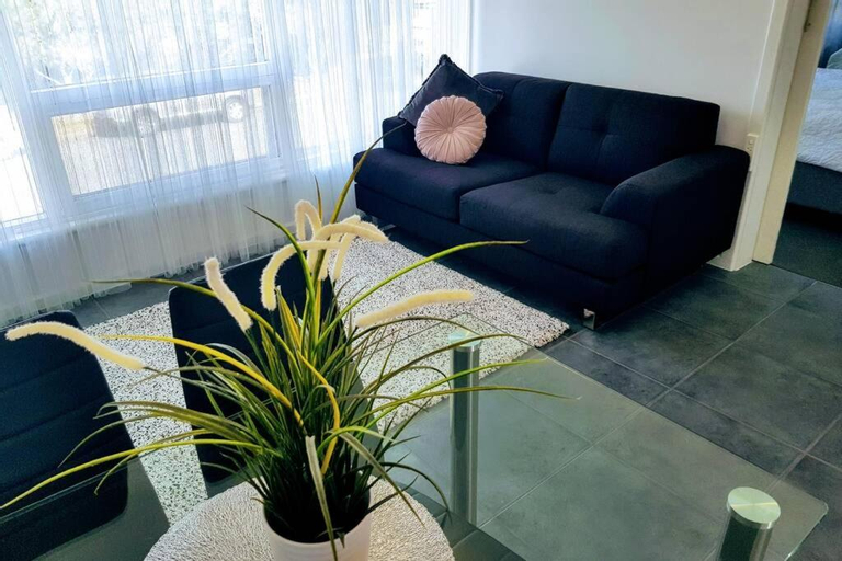 Others 5, Zig Zag at Henley ~ BEACH ~ DINING ~ WiFi ~Airport, Charles Sturt - Coastal