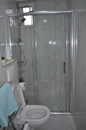 Bathroom 13