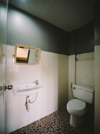 Bathroom 4, Traveller Inn Hotel, Muang Chiang Mai