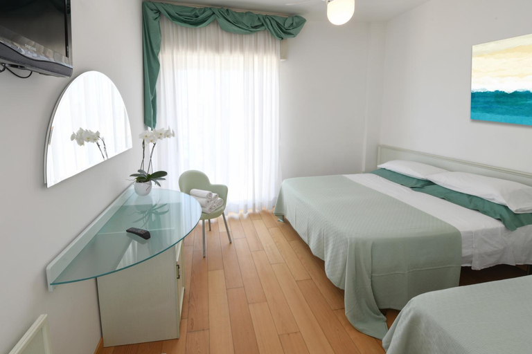 Bedroom 2, Hotel La Rosa, Rimini