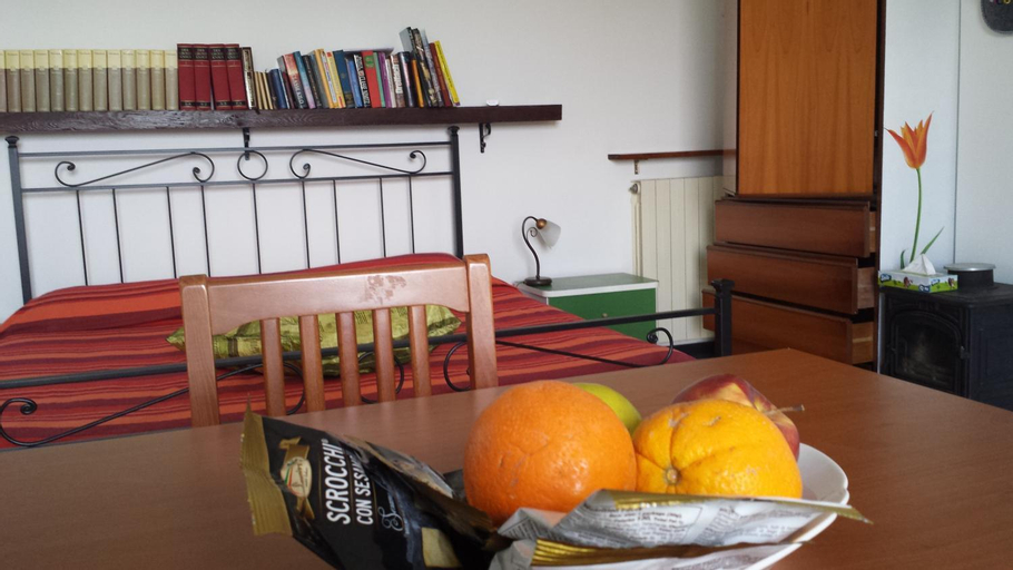 Bedroom 4, AnteMARE, Savona