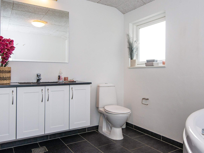 Bathroom 3, Spacious Holiday Home in Jutland With Whirlpool, Varde