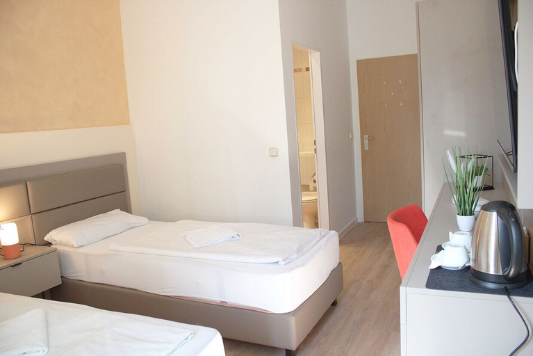 Bedroom 5, Isar City Hotel, München