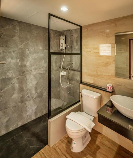 Bathroom 12