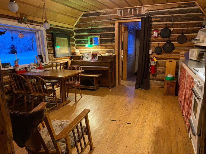 Food & Drinks, Trapper John's Cabin & Cottages, Matanuska-Susitna