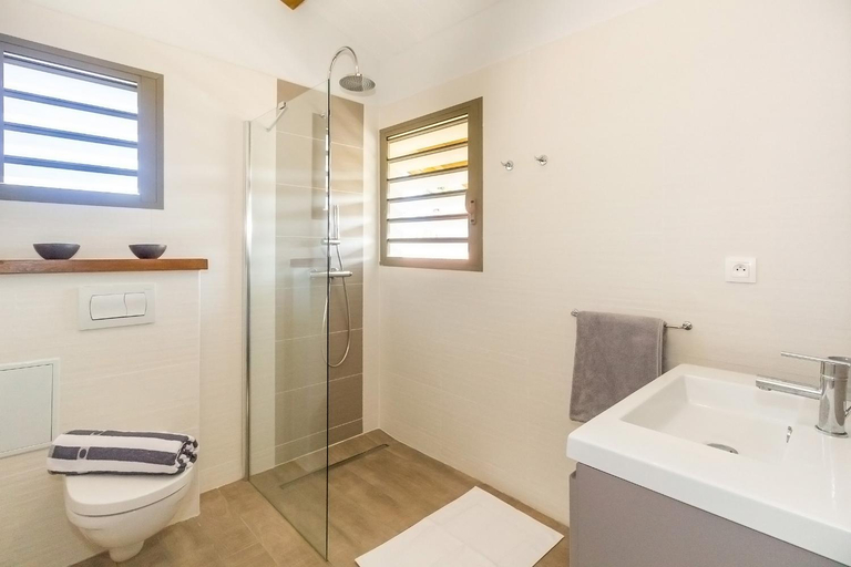 Bathroom 4, Chic Escale ! Villa de charme au cœur du village balneaire de Saint-Gilles, Saint-Paul