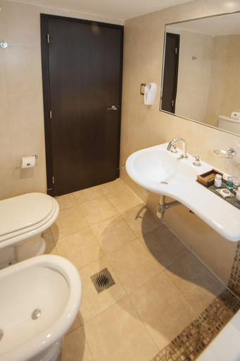 Bathroom 4, Premium Tower Suites, Capital