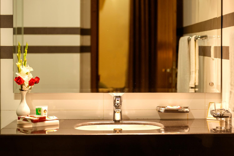 Bathroom 4, Hotel One Tariq Road Multan, Multan