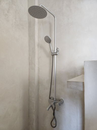 Bathroom 4, Two Palms, Kusini