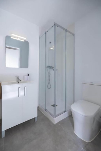 Bathroom 3, Residencia Trinitarios, Valencia