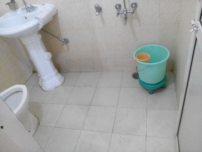 Bathroom, Goroomgo Hotel Aqua Waterfall Dharamsala, Kangra