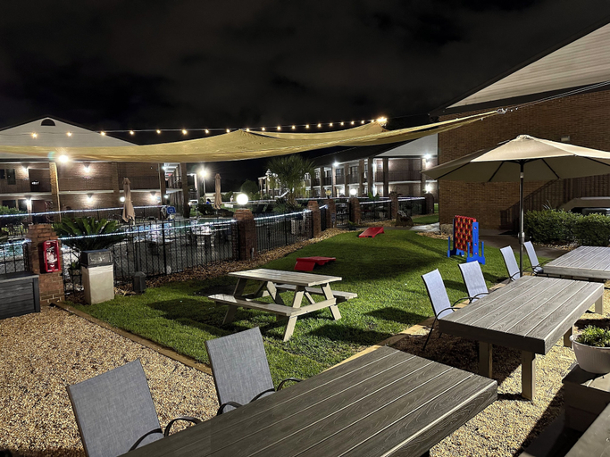 Food & Drinks 5, At Home Inn & Suites, Escambia