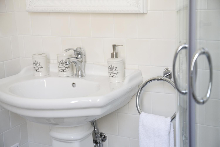 Others 5, Bed and Breakfast 30, Rome