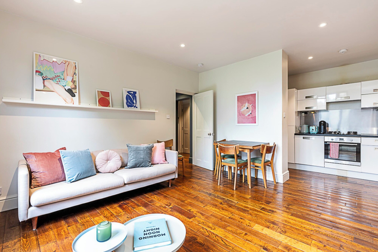 Others 5, Stylish Riverside Retreat in Central London, London